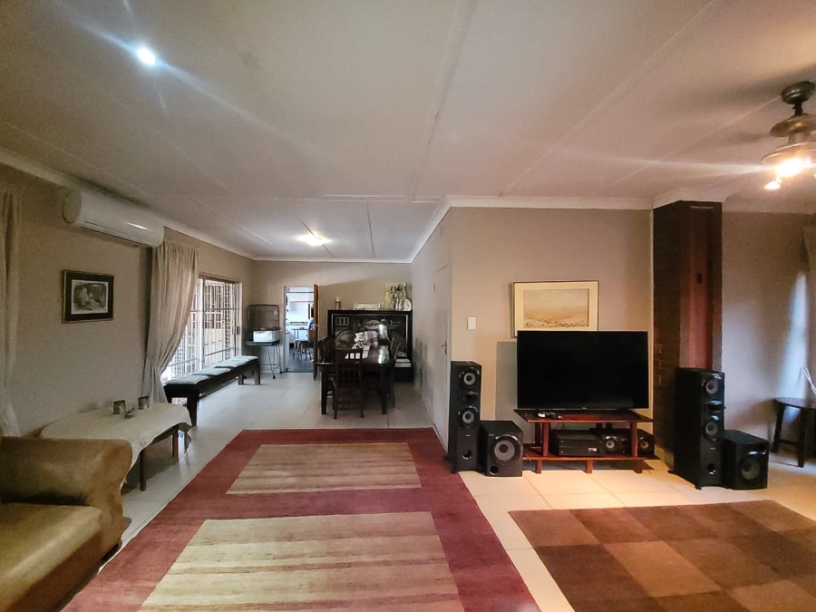 6 Bedroom Property for Sale in Baillie Park North West